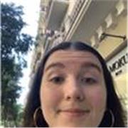 Profesora de violín, apta para todos los niveles y edades, deseando enseñar a otras personas.