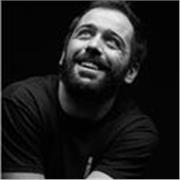 Profesor titulado en Bellas artes por la Universidad de Zaragoza y con la titulación de Máster de educación en profesorado.