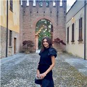 Docente di scuola primaria, laureata in scienze della formazione primaria, impartisce lezioni per alunni fino alle scuole medie