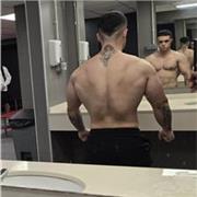 Soy alguien al que le ilusiona el deporte, y quiero compartirlo con gente que quiera aprender.