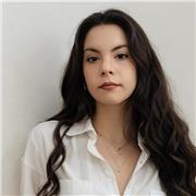 Dottoressa in formazione con abilitazione all’insegnamento, impartisce lezioni private in materie umanistiche: italiano, storia, filosofia, letteratura, scienze umane, pedagogia, psicologia, sociologia, diritto amministrativo