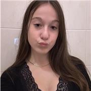 Diplomata in liceo linguistico, con valutazione finale 96/100, fornisce lezioni private di inglese per alunni di medie e superiori