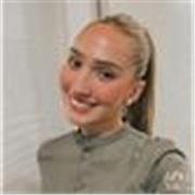 Profesor de primaria, especialmente en niños de pequeña edad. 