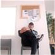 Soy profesor de informática y diseño gráfico digital, cubano sin nacionalidad