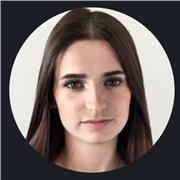 Claro, aquí tienes una versión actualizada:
---
Me defino como una persona empática, capaz de conectar fácilmente con los demás.