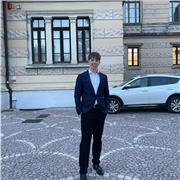 Studente del 5° anno del Liceo Classico. Diploma di terza media con il 10 e lode. Specializzato in lettere, storia e filosofia