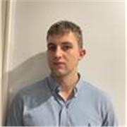 Estudiante en último año de Administración y Dirección de Empresas capaz de impartir clases de economía y empresa.