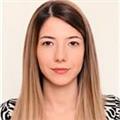 İlaç sektöründe çalışan expert analitik kimyager; üniversitede organik kimya üzerine araştırma yapmış bu alanda uzman kimyager
