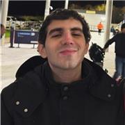 Joven profesor con larga experiencia con alumnos con dificultades para el estudio