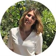 Psicologa, assistente alla comunicazione nelle scuole secondarie di secondo grado, impartisce ripetizioni o aiuto compiti