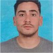 Profesor de español imparte clases a adultos