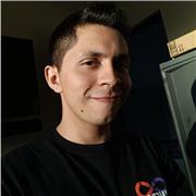 Maestro de música y producción musical con licenciatura en comunicación