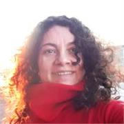 Profesora con amplia experiencia en clases de arte y diseño para niños y adultos