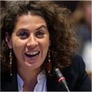 Madrelingua francese, laureata in lingue e con solida esperienza nel l’insegnamento e affiancamento di persone