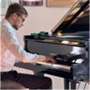 Lezioni di pianoforte per tutte le età con un pianista esperto di concorsi e masterclass a Roma