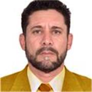 Tengo una pasión absoluta por la enseñanza y qué mejor y más emocionante trabajo que enseñar a las personas los idiomas que amo