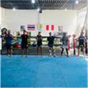Clase de muay thai para todo tipo de personas de todas las edades
