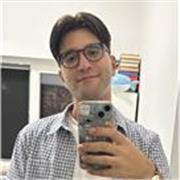 Soy una persona dinámicay amable. Mis clases de inglés e italiano están dirigidas a estudiantes que buscan aprender con motivación