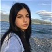 Sono un'insegnante privata dedicata, che offre lezioni personalizzate per aiutare gli studenti a raggiungere il loro pieno potenzi