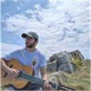 Clases de guitarra online y presenciales en Madrid. 🎸

Soy Alejandro, maestro de infantil, cantautor y profesor de guitarra