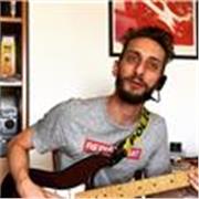 Ciao sono Luca, Insegnante madrelingua italiana, appassionato di lingue e  specifico della lingua italiana.