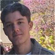 Estudiante universitario paciente con clases dinámicas y entretenidas para toda la ESO.