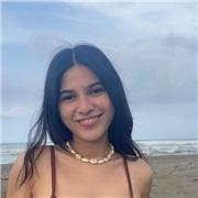 Profesora de Inglés imparte clases a personas de todas las edades