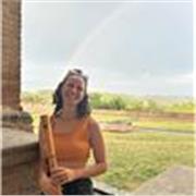 Studentessa di flauto dolce impartisce lezioni di flauto, solfeggio e teoria musicale