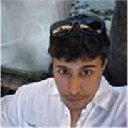 Un chico divertido dispuesto a que cualquier niño se coma el mundo estudiantil.