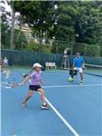 Profesor de tenis para niños y adultos iniciantes, intermedio y avanzado