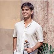Violinista titulado en el CSMIB con Premio extraordinario. Imparto clases a todas las edades y niveles, con adaptabilidad.