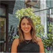 Soy una persona entusiasta, paciente y creativa, y me encanta ayudar a que otros descubran lo divertido que puede ser el Inglés!