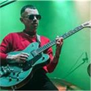 Profesor de música y guitarra te guía en el proceso de aprendizaje