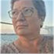 DAF-Lehrerin die sowohl Erwachsene als Kinder unterrichtet
