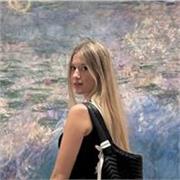 Studentessa all'università John Cabot in storia dell'arte. Madrelingua in inglese
. Ex studentessa del Liceo Giulio Cesare
