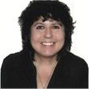 Profesora con doctorado y amplia experiencia en educación de jóvenes universitarios y adultos