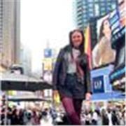 Viajera apasionada y amante de los idiomas y la vida intercultural, ofrece clases de español dinámicas para niños y adultos