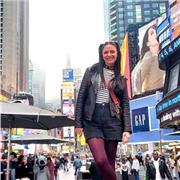 Viajera apasionada y amante de los idiomas y la vida intercultural, ofrece clases de español dinámicas para niños y adultos