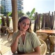 Doy clases particulares de inglés de apoyo escolar. Tengo el C1, por lo que me puedo ajustar al nivel que se requiera en la clase