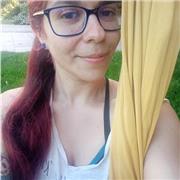 Me dedico a la enseñanza y práctica de yoga orientada al bienestar emocional y físico
