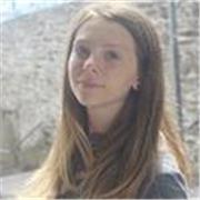 Laurenda in lingue e culture moderne impartisce lezioni di recupero di lingua inglese a studenti delle scuole superiori