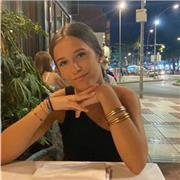 Estudiante de Bachillerato en Barcelona con experiencia ayudando a niños de Primaria. Ofrezco clases de refuerzo.