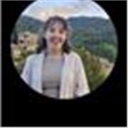 Profesora titulada en ingeniería informática y en un grado superior de desarrollo de aplicaciones web