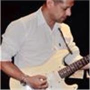 Clases personalizadas presenciales y virtuales de Guitarra eléctrica, acústica, bajo para todas las edades y niveles