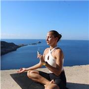 Profesora de YOGA con todos conocimientos de respiración /meditación /