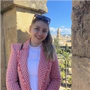 Doy clases de apoyo escolar a alumnos de primaria y de la ESO. Pueden ser de inglés, matemáticas, lengua, historia o naturales