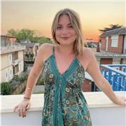 Studentessa con certificazione Cambridge livello C2