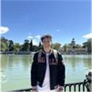 Profesor para alumnos de primaria, actualmente cursando fisioterapia. Graduado en bachillerato y grado superior científico.
