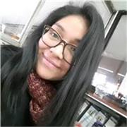 Profesor de ingles que imparte clases a niños