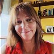 Profesora de inglés desde hace 30 años, con experiencia en clases y adolescentes. 
